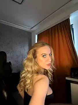 AlyaQueen from StripChat is Freechat