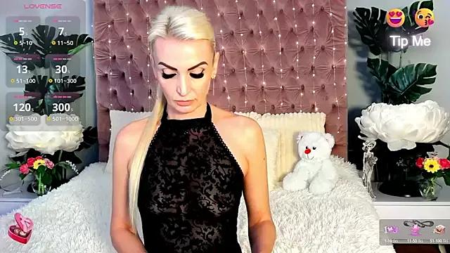 AmandiaDi from StripChat