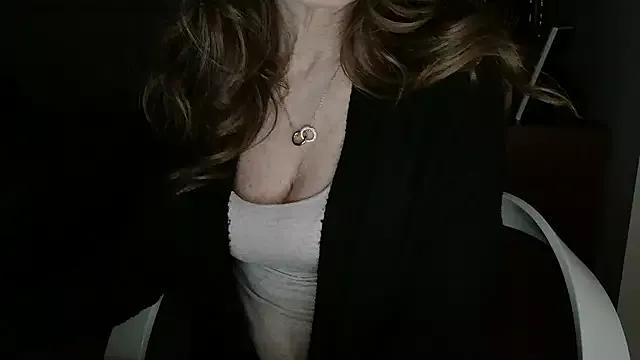 amara_2022 from StripChat