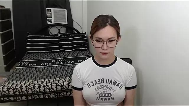 AmazingLuchie from StripChat