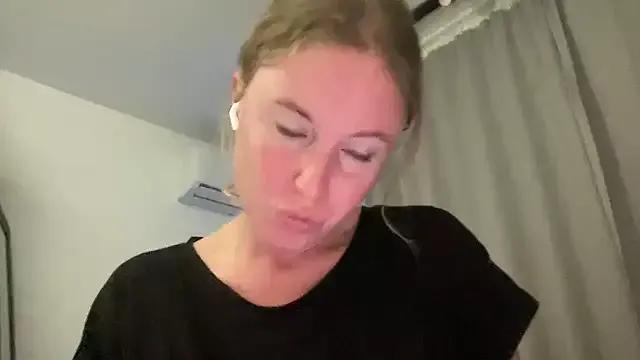 Ameli8 from StripChat is Freechat