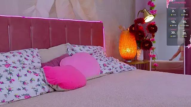 AmeliWhite from StripChat is Freechat