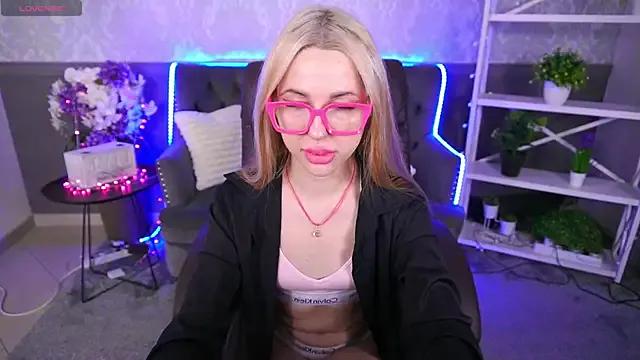 AmiraaGold from StripChat is Freechat