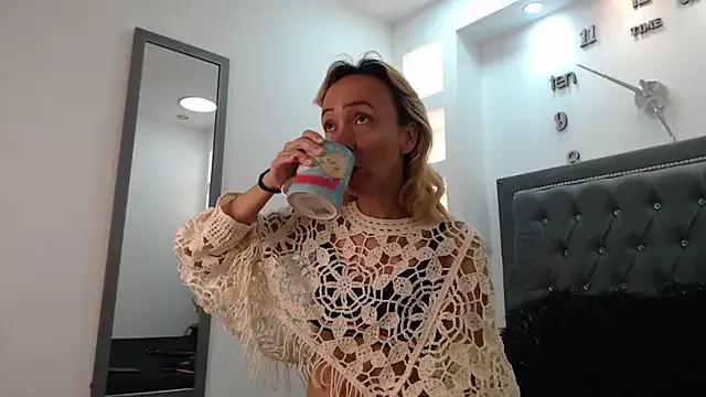 Anaa_Mariaa from StripChat is Freechat