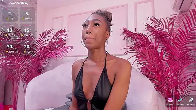 Anamonrroe from StripChat is Freechat