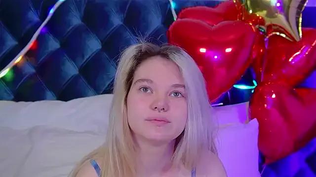 AnnaDelon from StripChat is Freechat