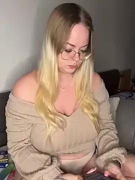 AnnaLenaaa from StripChat