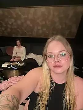 AnnaLenaaa from StripChat
