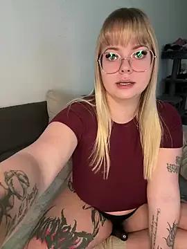 AnnaLenaaa from StripChat