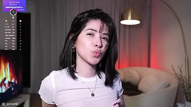 anniehillofficial from StripChat is Freechat