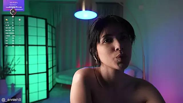 anniehillofficial from StripChat