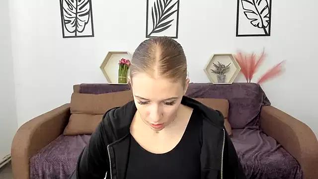 AnnNorriss from StripChat is Freechat