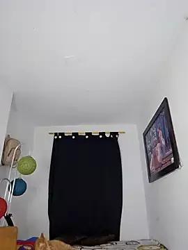 Antonella2_m from StripChat is Freechat