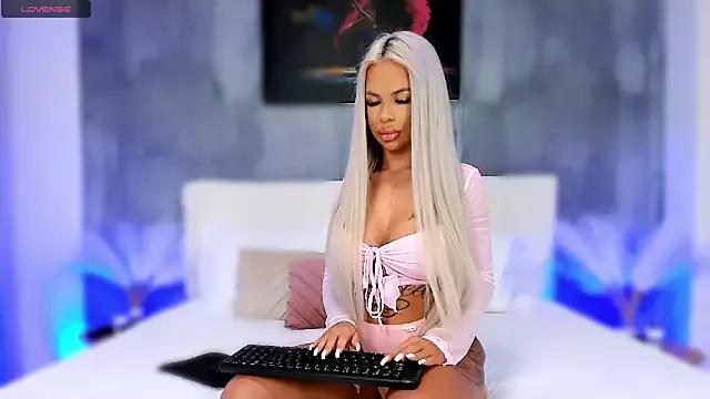 AnyasDolce from StripChat