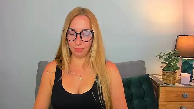 AriaDesire from StripChat
