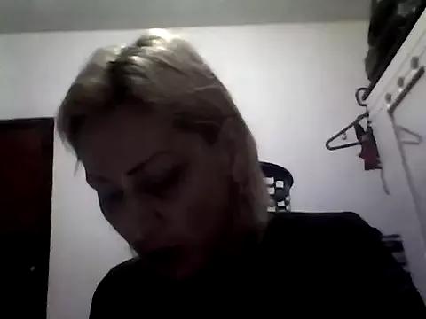 ariana_crazzy from StripChat
