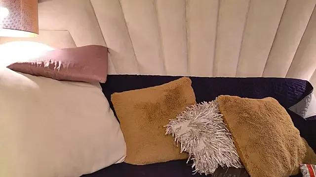 Arianaa_Gray from StripChat is Freechat