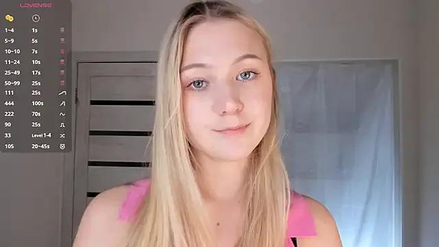 ArianeAumich from StripChat is Freechat