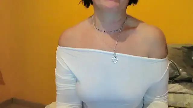 Ariel_b from StripChat is Freechat