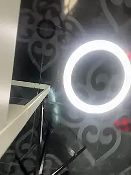 ArieliciousXXX from StripChat is Freechat