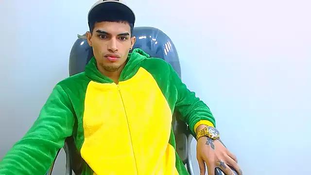 ariess_king from StripChat is Freechat
