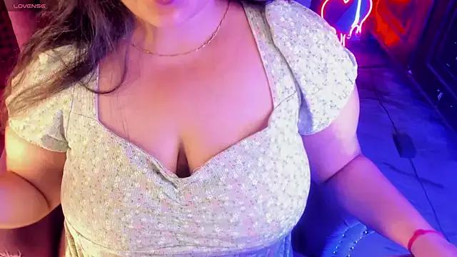 AroohiSehgal from StripChat