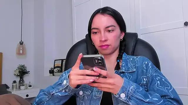 Aryane_art from StripChat