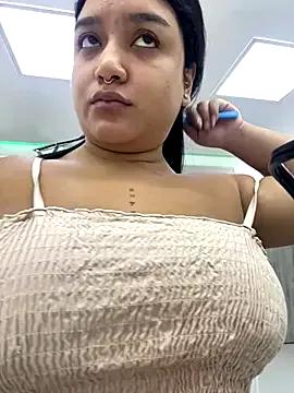 AryRose_ from StripChat is Freechat