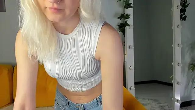 Ashley-Angel from StripChat is Freechat