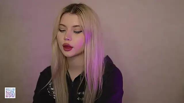 AshleyNikoo from StripChat is Freechat