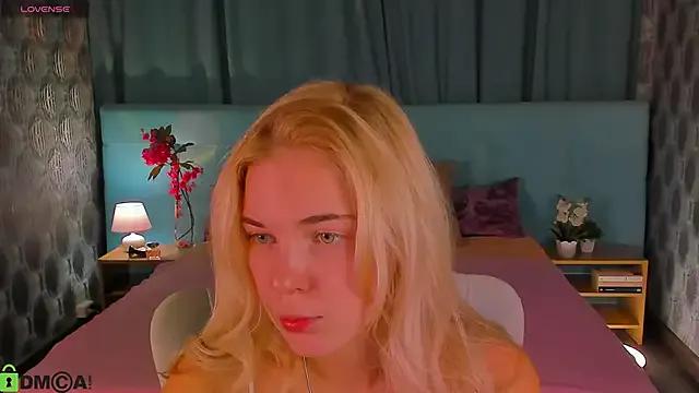 Aurora_Bennet from StripChat is Freechat