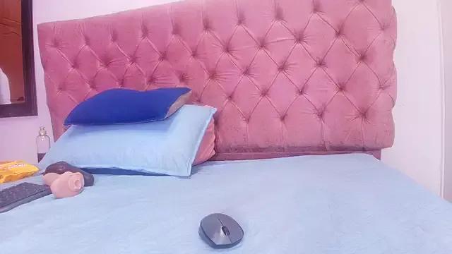 Auroraa_miller from StripChat is Freechat