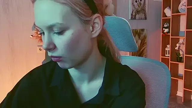 AvaDaviis from StripChat is Freechat