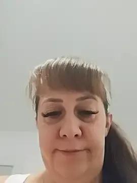 AvaDivaMilf from StripChat is Freechat