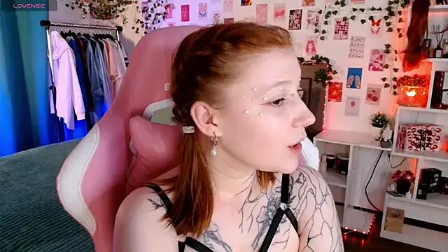 Ayla_Hicks from StripChat is Freechat