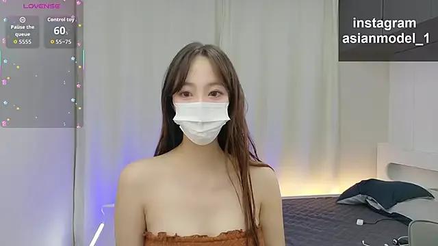babyyuri from StripChat is Freechat