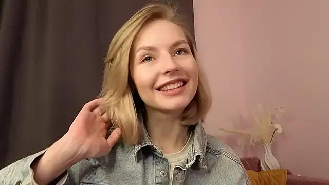 BaileyBernos from StripChat is Freechat