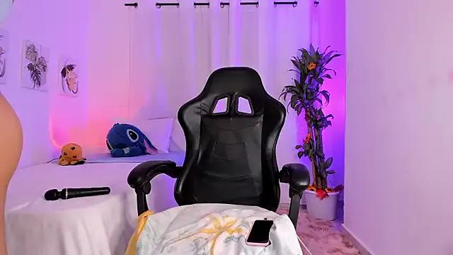 bamby_petite from StripChat