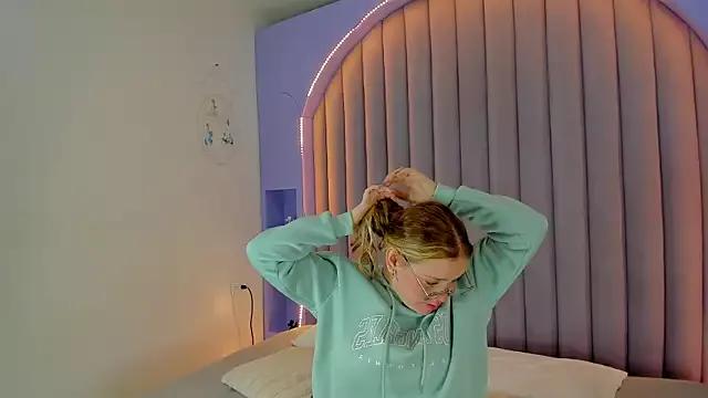 BelaMiller_ from StripChat is Freechat