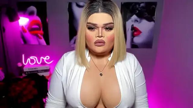 BelindaLovex from StripChat is Freechat