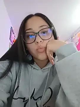 Bella-Gema from StripChat is Freechat