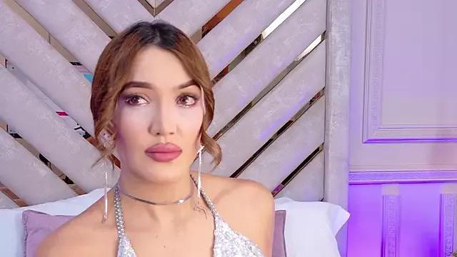 Bella-Taylor from StripChat is Freechat