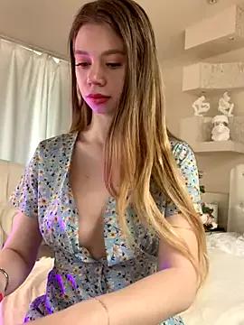 Bella_Suns from StripChat is Freechat