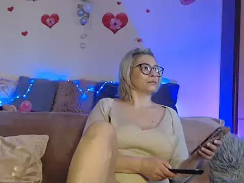 BellaBellaHot from StripChat
