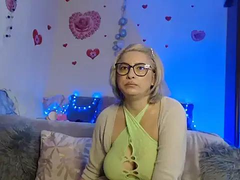 BellaBellaHot from StripChat
