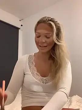 Bellablows from StripChat is Freechat