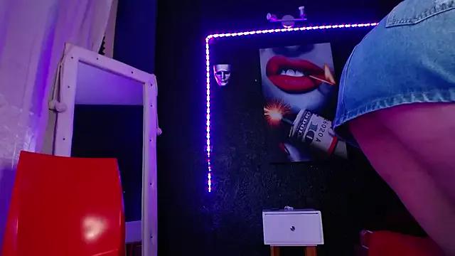 BellaLiz_ from StripChat