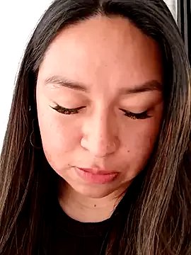 BellaRoux1 on StripChat 