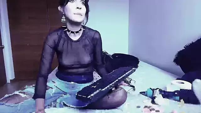 bellatrix25 from StripChat