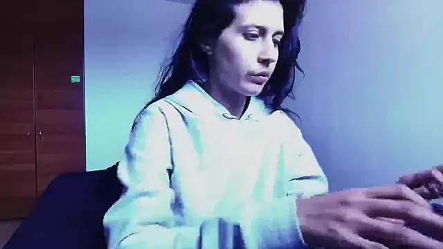 bellatrix25 from StripChat